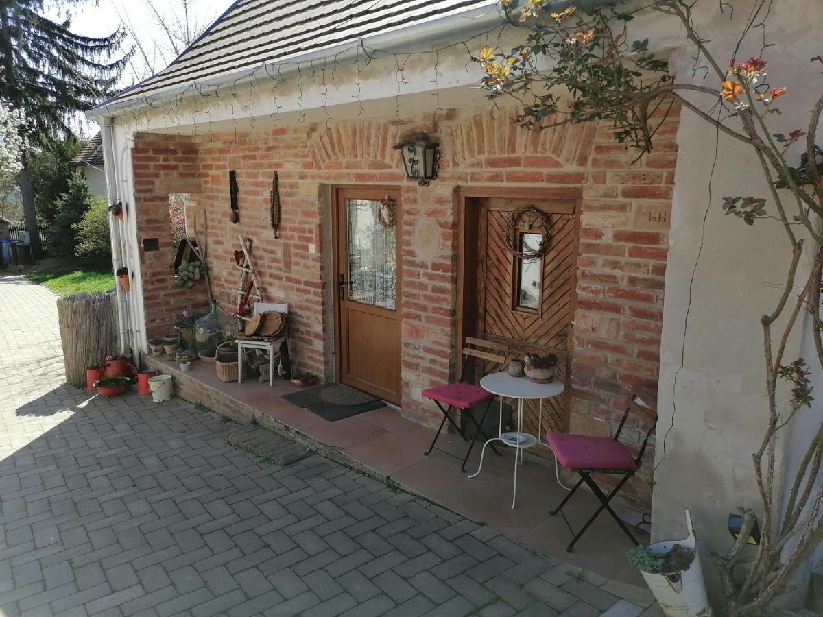 Отель Mives Vendeghaz Pogany Экстерьер фото